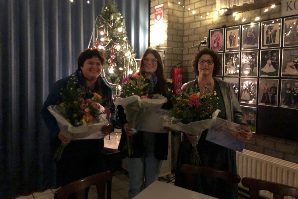 Drie jubilarissen (Eef Bonné, Elaine Schreurs en Helen Driessen-Cleutjens) werden in december in de schijnwerpers gezet.