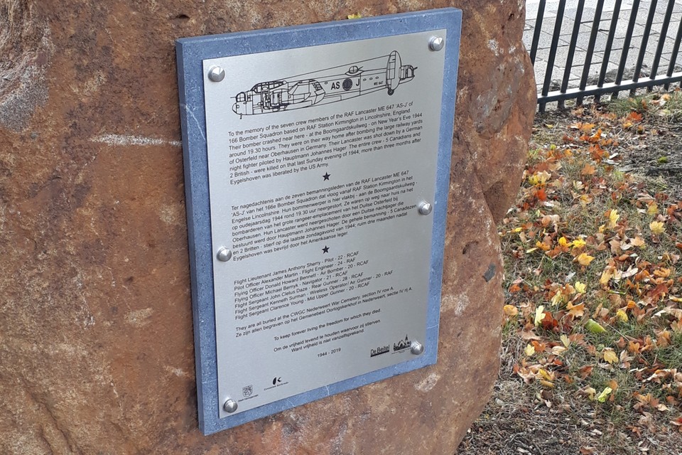 De plaquette van het Lancastermonument. 