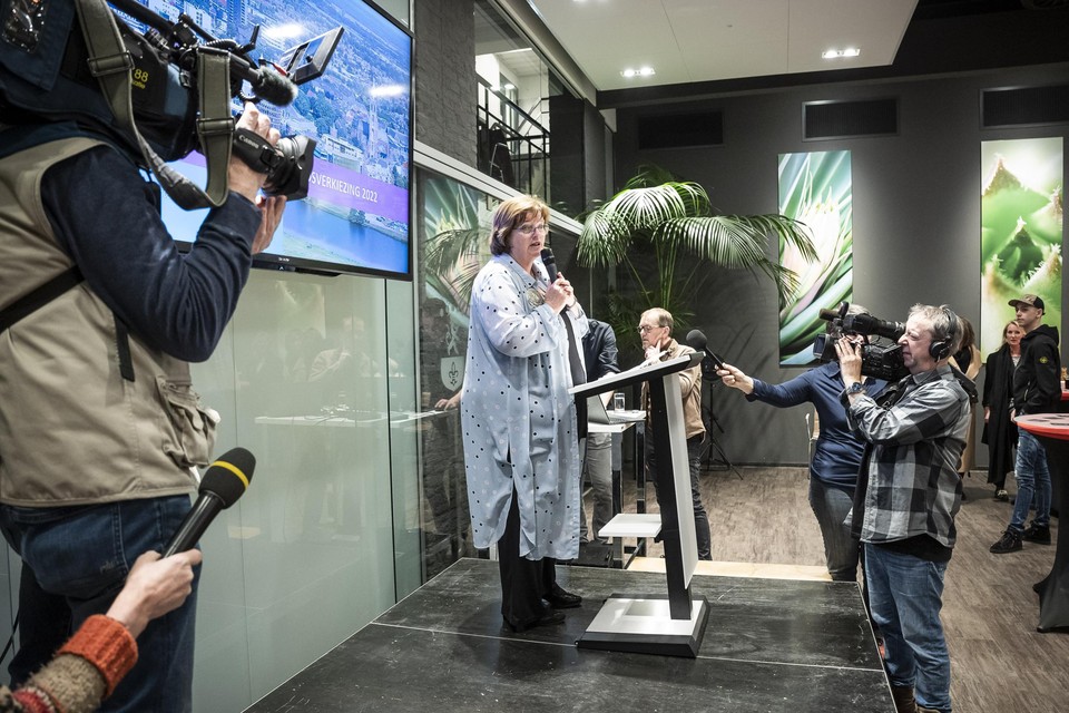 Burgemeester Rianne Donders van Roermond maakte tijdens verkiezingsavond bekend dat ze twee dagen eerder aangifte had gedaan van stemmenronselarij  