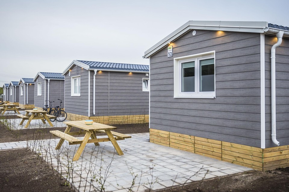 Archiefbeeld uit 2020 van chalets voor arbeidsmigranten in Venray; soortgelijke woningen staan in Maasbree. 