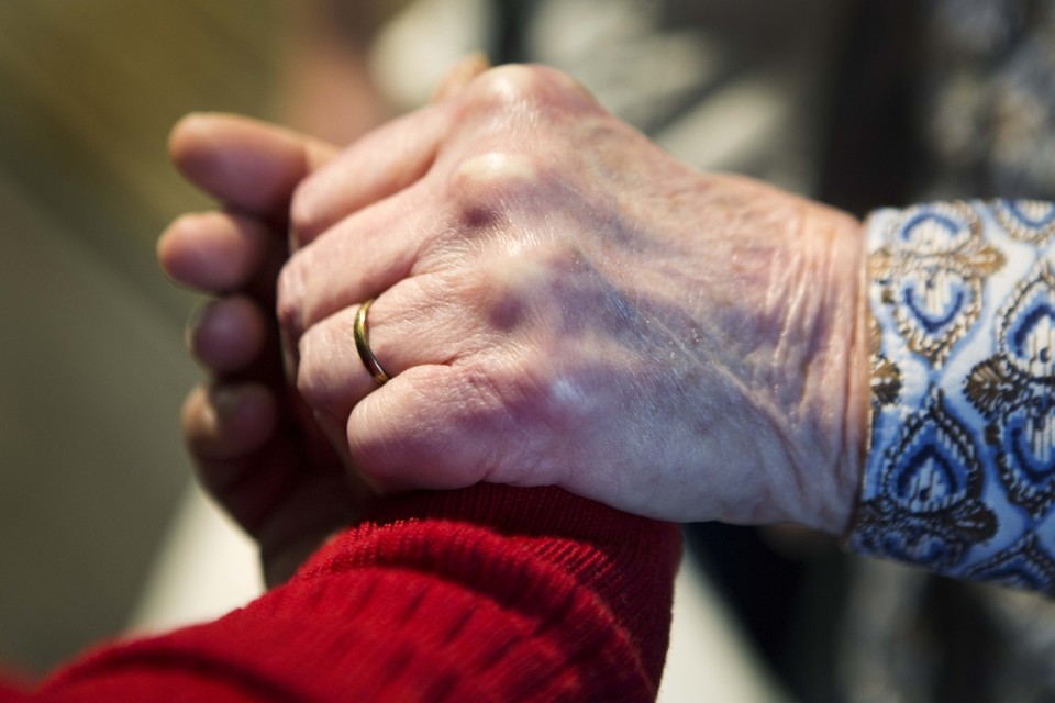 Deelnemers krijgen ruimte om herinneringen op te halen bij de getoonde objecten.