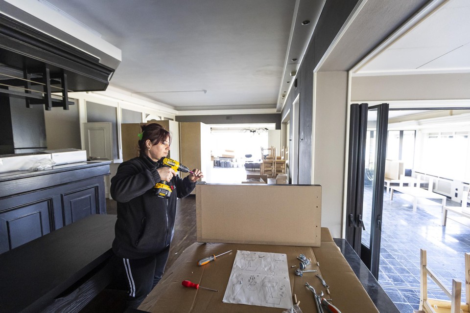 De werkzaamheden om De Hamert klaar te maken voor de huisvesting waren maandag in volle gang.