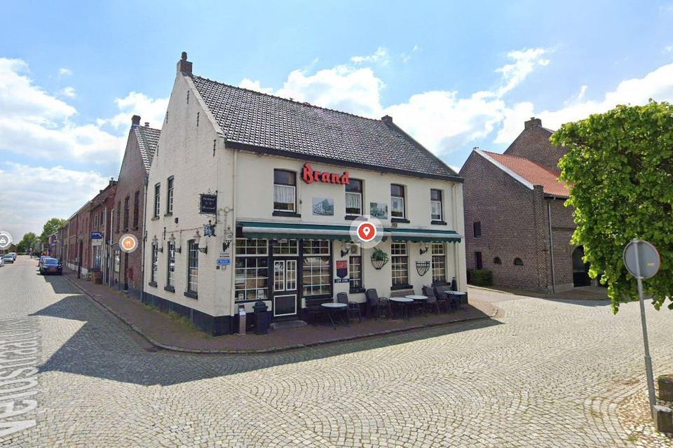 Voormalig café Richter aan de Markt in Stevensweert. 