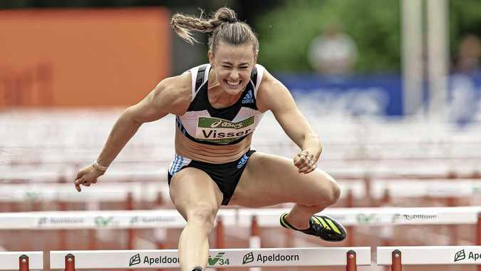 Nadine Visser tijdens de 100 meter horden.