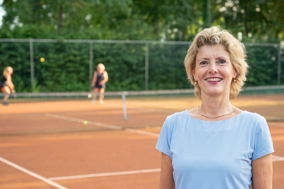 Voorzitter Yvonne Koks is blij met de groei van Tennis Club Oirsbeek. 