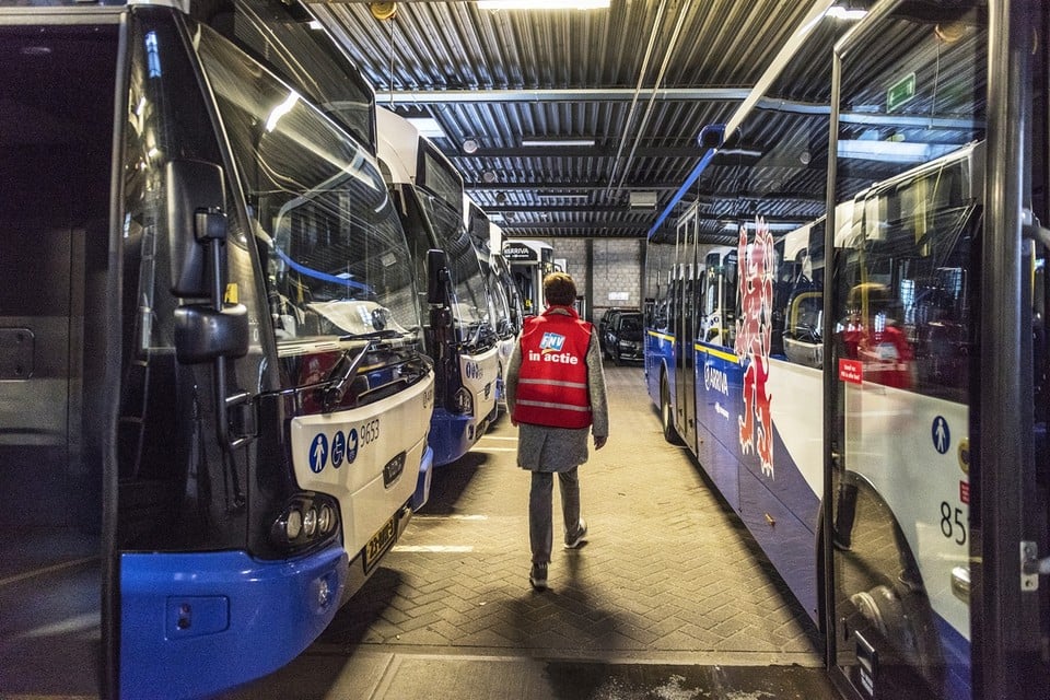 Arriva-bussen in de remise in Venlo. 