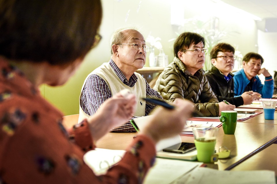 Zuid-Koreaanse agrariërs laten zich in 2016 door opleidingscentrum PETC+ in Hegelsom bijspijkeren. 