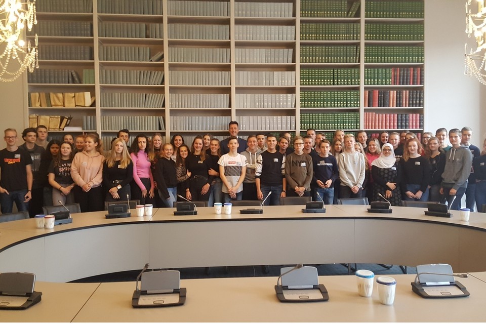 Leerlingen van 4 mavo van het Gennepse Elzendaalcollege waren onlangs te gast in de Tweede Kamer in Den Haag. 
