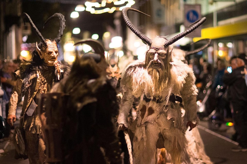 Oostenrijkse Krampussen tijdens de parade ter ere van het Oktoberfeest in Sittard 