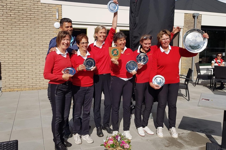 Het dames dinsdagteam van de Herkenbosche. 
