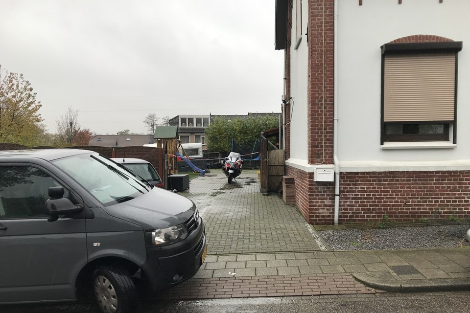 De woning aan de Dommelstraat in Heerlen waar zondagavond de dodelijke steekpartij plaatsvond. 