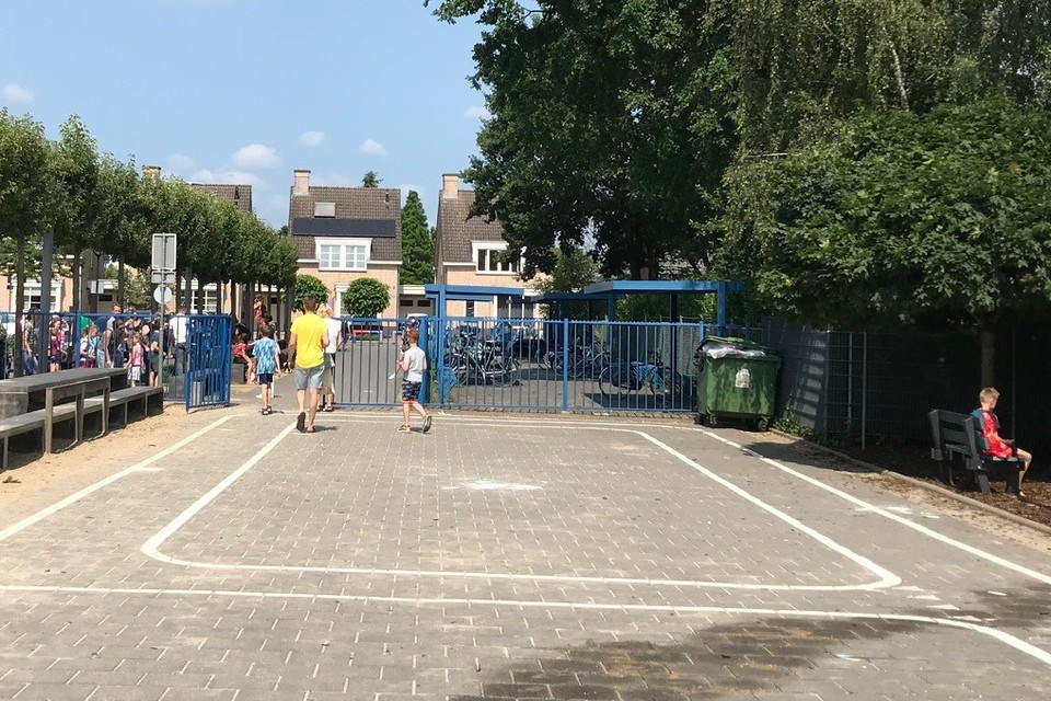 Basisschool De Triolier in Reuver is woensdagmiddag door de vele coronabesmettingen gesloten.