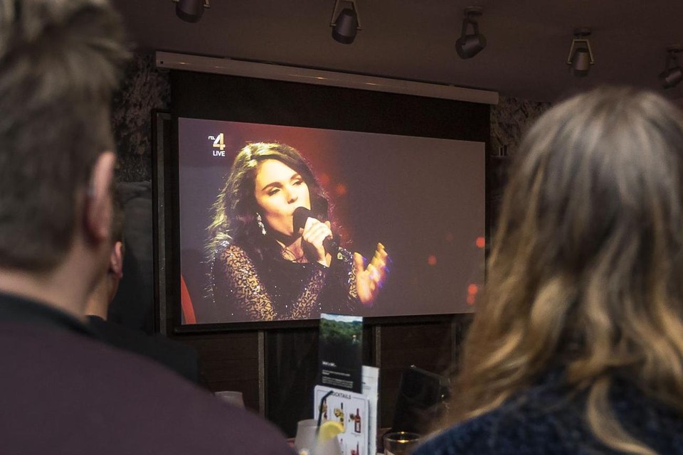 In 2018 werd in café De Lange in Horst in groepsverband gekeken naar de finale van ‘The Voice’ met dorpsgenoot Nienke.