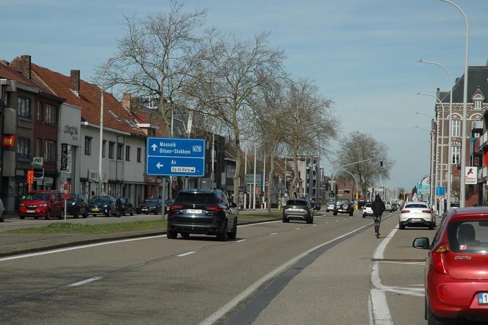 De Rijksweg in Maasmechelen moet autoluwer.