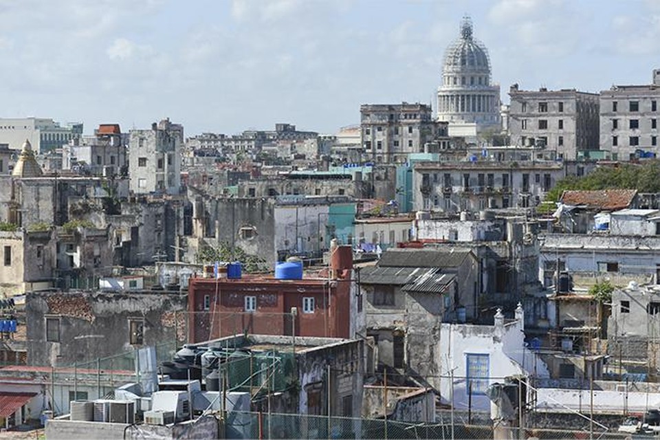 Gebouwen in Havana raken verwaarloosd of storten in.