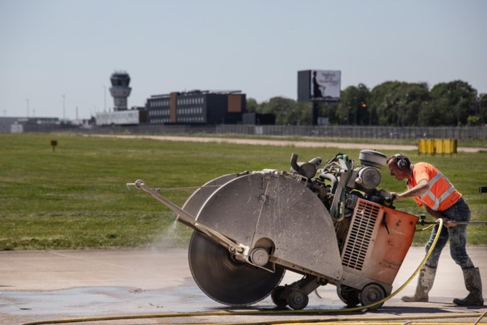 Vorig jaar vond er al een noodreparatie plaats aan de start- en landingsbaan van Maastricht Aachen Airport.  