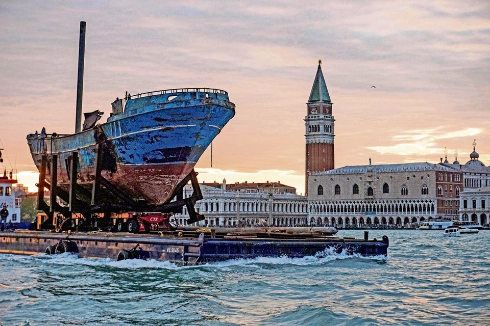 Het wrak is tot 24 november te zien in Venetië.