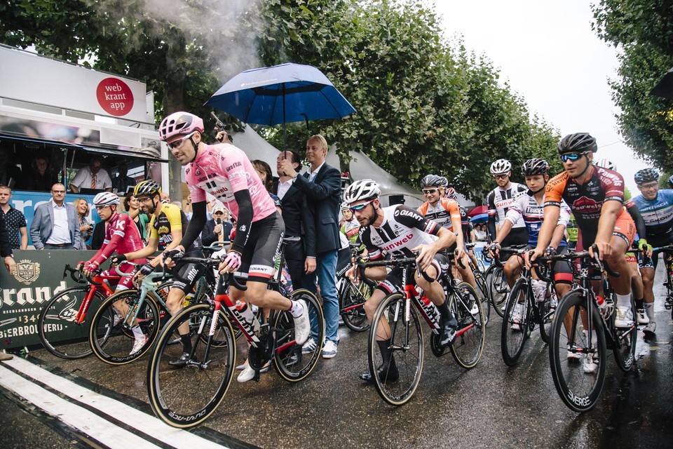 De Ridderronde in 2017, met Giro-winnaar Tom Dumoulin aan de start.  