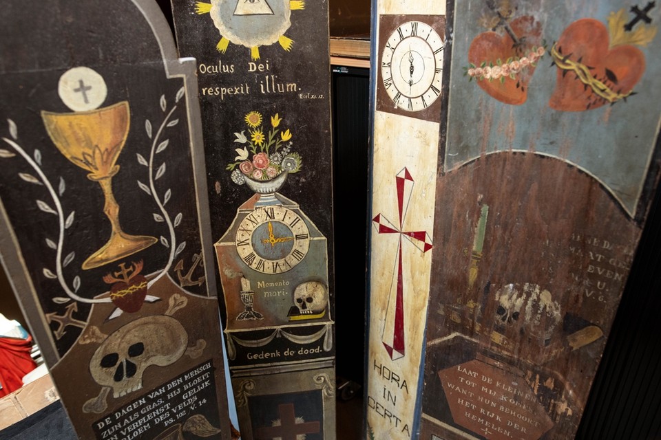 Relikwieën van de Heemkundevereniging in Beek. 
