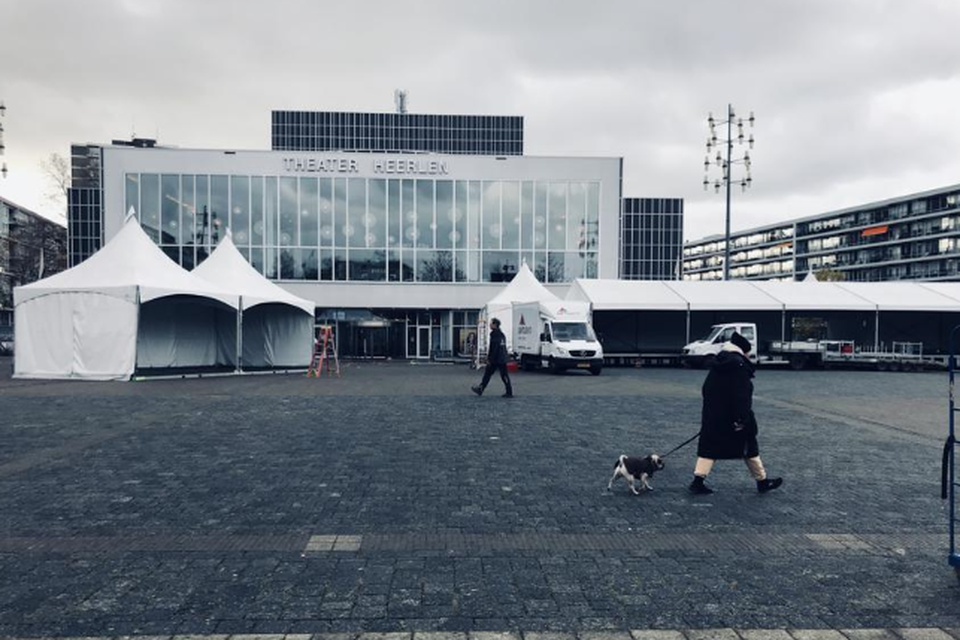Hoewel op het Van Grunsvenplein 7500 bezoekers passen, gaat het hek woensdag bij 5000 mensen dicht.  