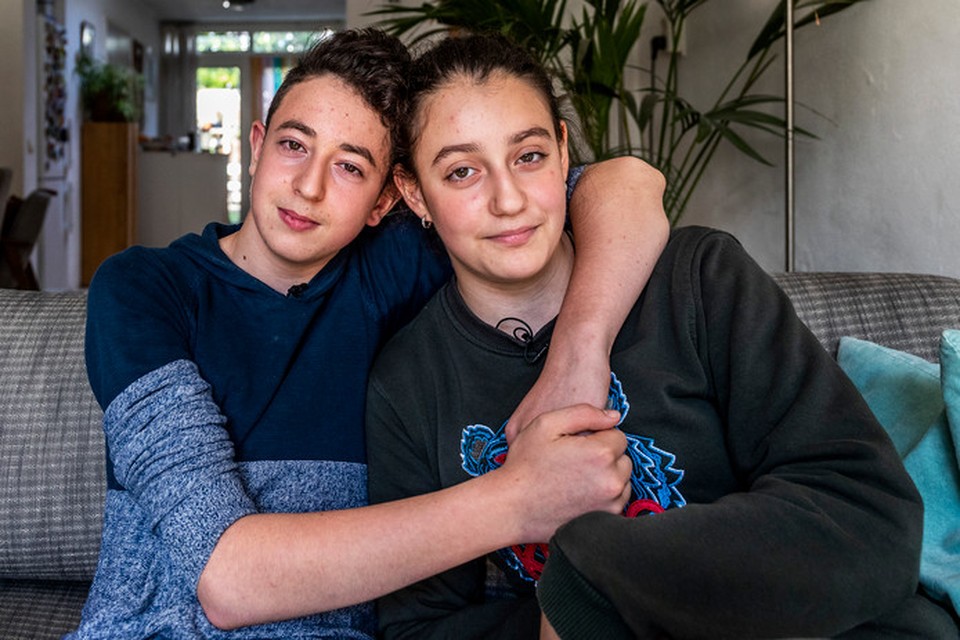 De Armeense tieners Lili en Howick raakten geworteld in ons land, omdat de asielprocedure van hunzelf en hun moeder zo lang voortsleepten.