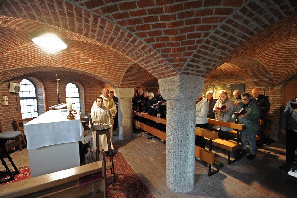 De crypte onder de Sint Willibrorduskerk biedt ruimte aan ongeveer vijftig kerkgangers. 