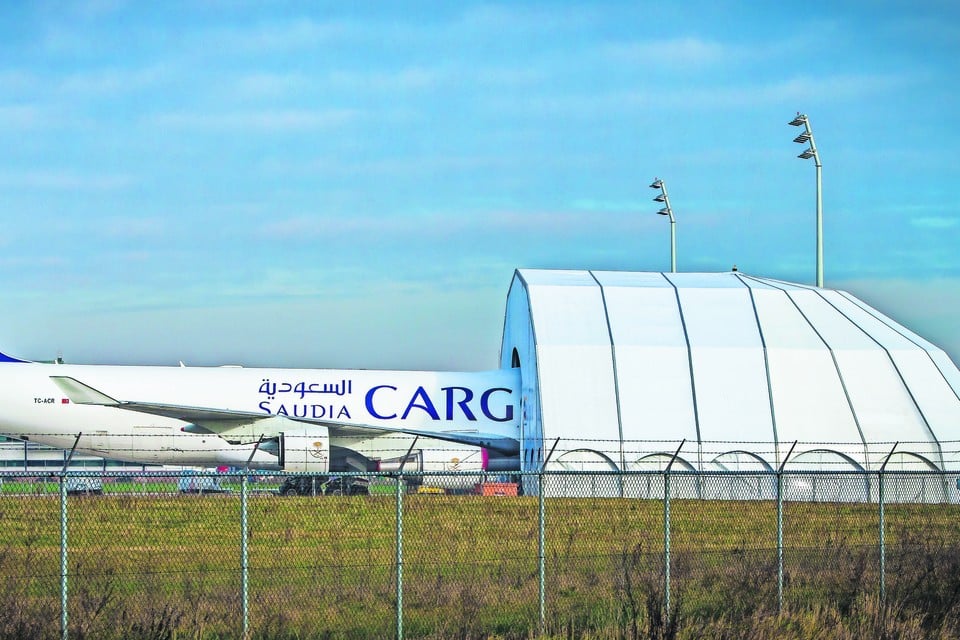 De Boeing 747 met motorpech stond bijna een half jaar op de luchthaven geparkeerd om opgelapt te worden.