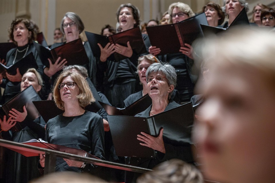 In 2017 werkten Limburgse koorleden mee aan een uitvoering van de Matthäus-Passion in het Concertgebouw in Amsterdam. 