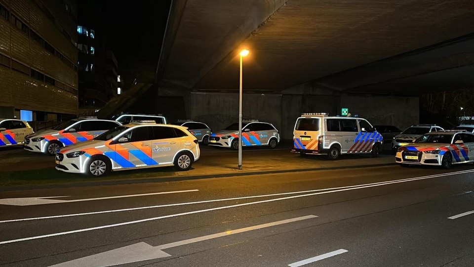 De politie was met veel auto’s aanwezig.