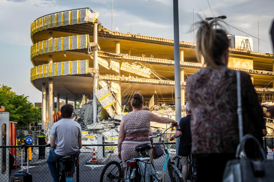 Een deel van de parkeergarage van vliegveld Eindhoven (destijds nog in aanbouw) stortte in 2017 in. 