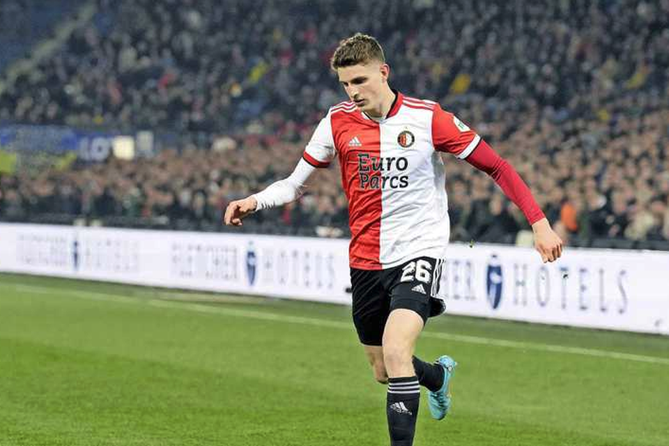 Guus Til in actie voor Feyenoord. 
