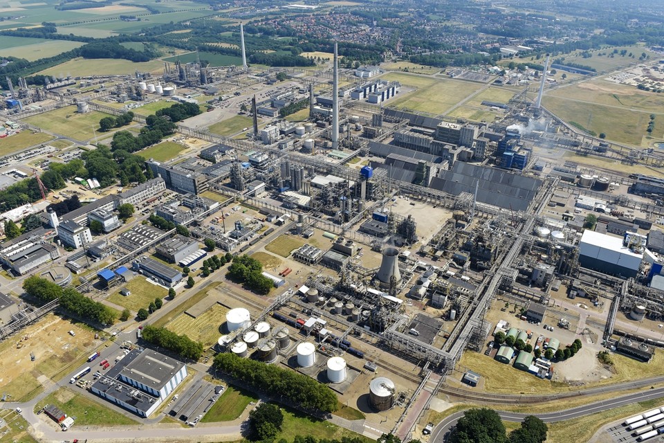 De provincie wil het potentiële buizentracé over Nederweerts grondgebied behouden, onder meer ten behoeve van Chemelot.