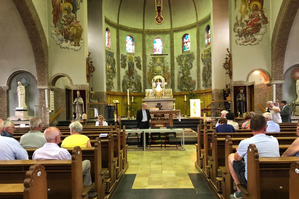 Circa 30 mensen kwamen af op de hoorzitting over de voorgenomen sluiting van de Canisiuskerk in Puth. 