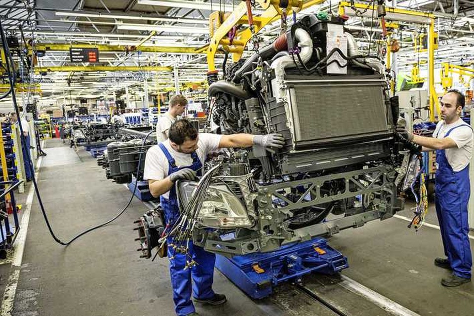 De productie van vrachtwagens bij DAF. 