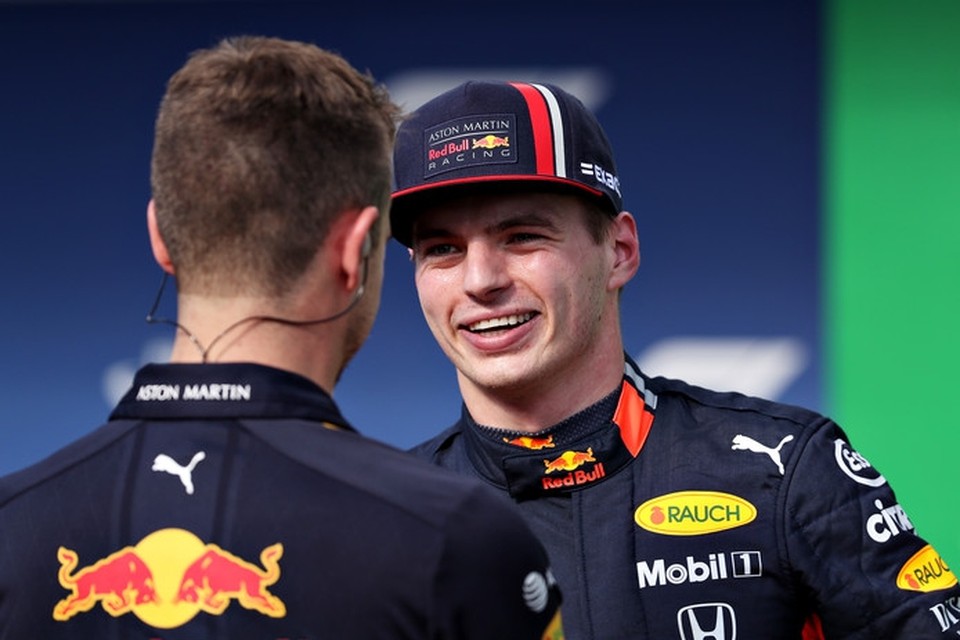 Een blije Max Verstappen pakte zaterdag in de kwalificatie pole position. 