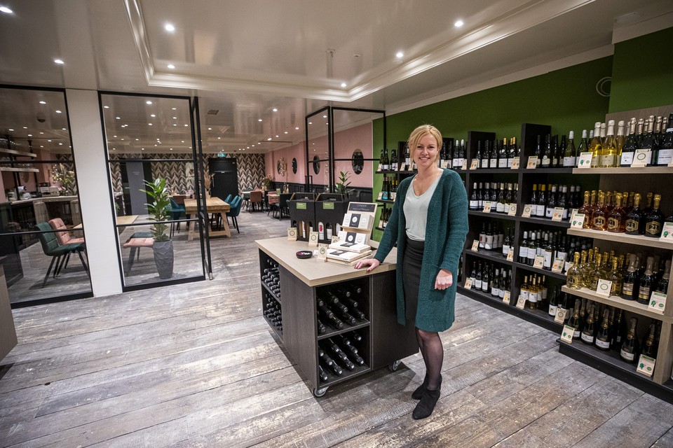 Marjolein Heitling opende in Venray Bottlezz, een combinatie van wijnwinkel en proeflokaal. 