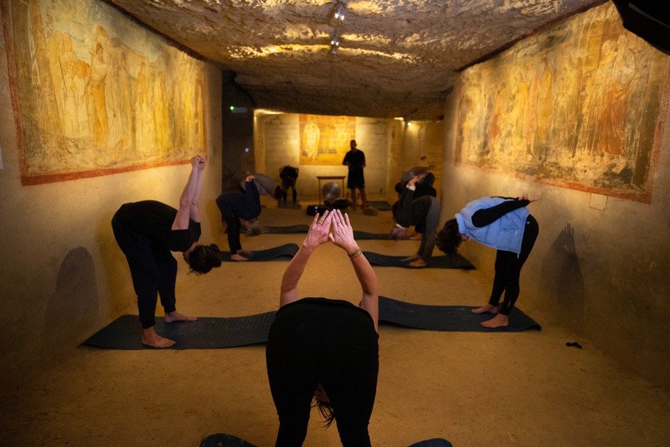 Yoga is een van de activiteiten in de Romeinse Katakomben. 