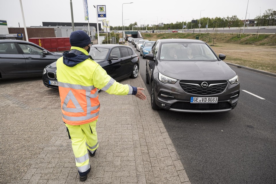 DCO Van Iersel wordt in de weekends ingezet als parkeerterrein voor de Designer Outlet in Roermond. 
