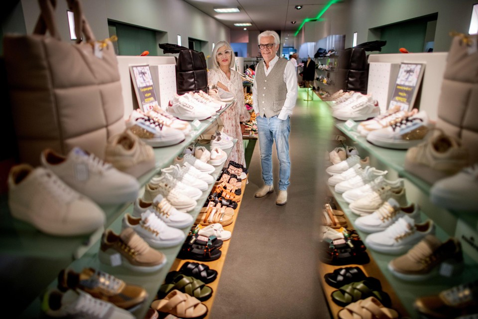 Jo en Ans Bormans hebben besloten hun schoenenzaak te sluiten. 