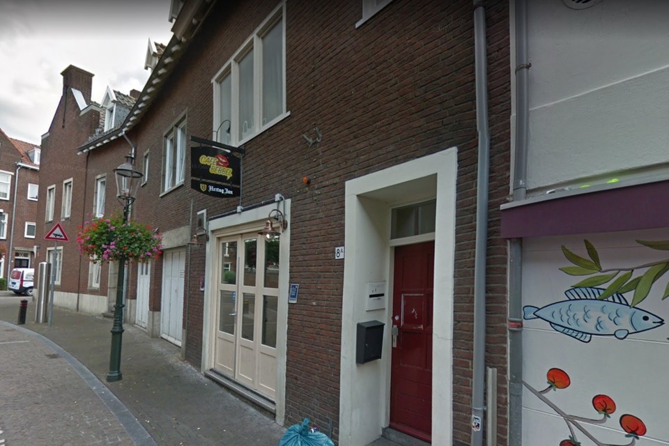 Café Bebbel aan de Picardie in Venlo is al een jaar gesloten en wil zijn vergunningen terug. 