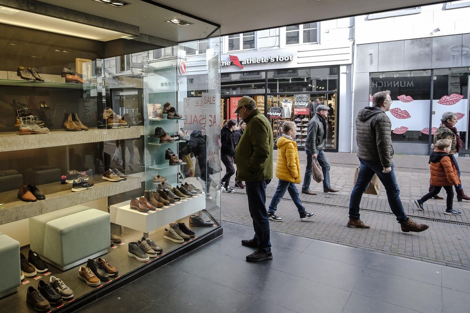 vrije tijd Ook Tien Massaal bezwaar van winkeliers Roermond tegen chocolatier in... - De  Limburger Mobile