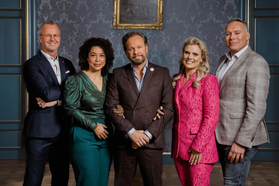 Presentator Carlo Boszhard (midden) met de datingexperts, onder wie Radboud Visser uit Venlo (rechts).