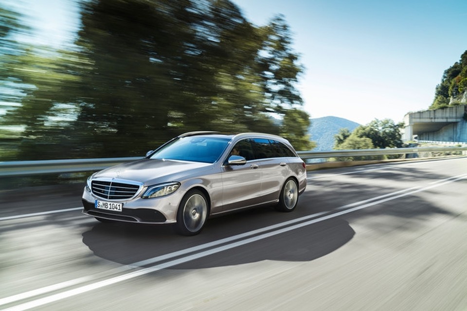 De Mercedes-Benz C-Klasse is volgens het onderzoek net zo schoon als een elektrische auto. 