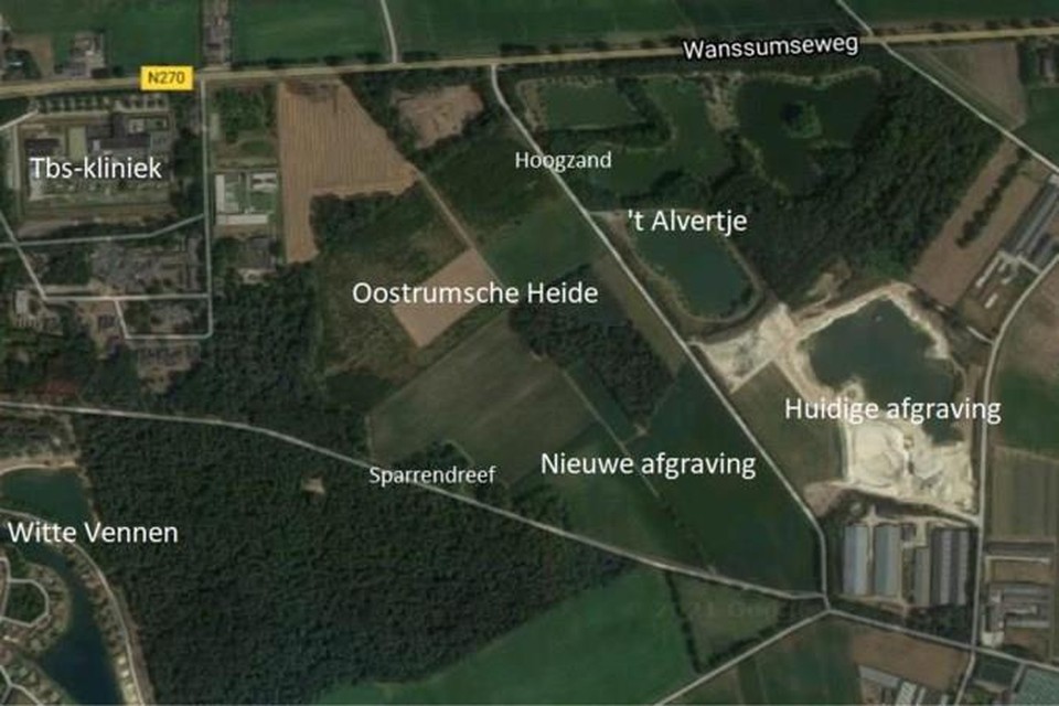 De Oostrumsche Heide met rechts de huidige afgraving. 
