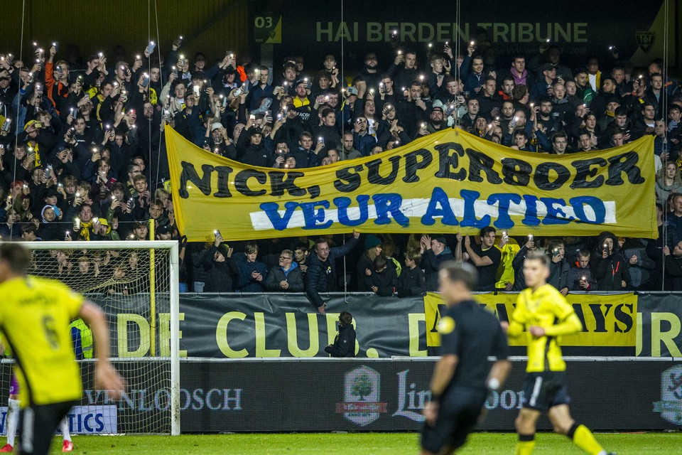 Ook VVV-fans eerden de bij een verkeersongeluk overleden De Graafschap-aanhanger Nick. 