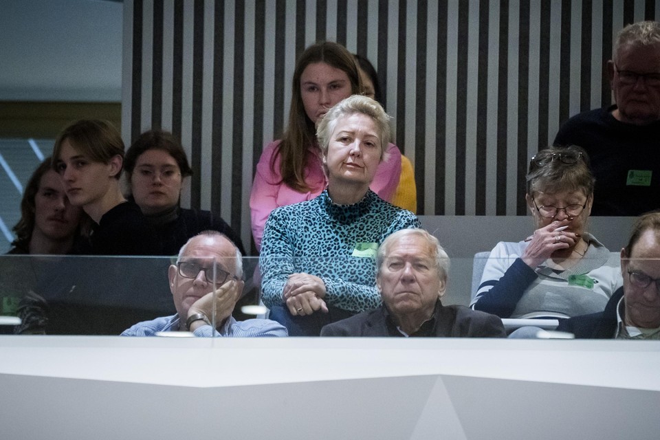 Jong en oud op de publieke tribune tijdens de behandeling van de nieuwe pensioenwet in de Tweede Kamer.  