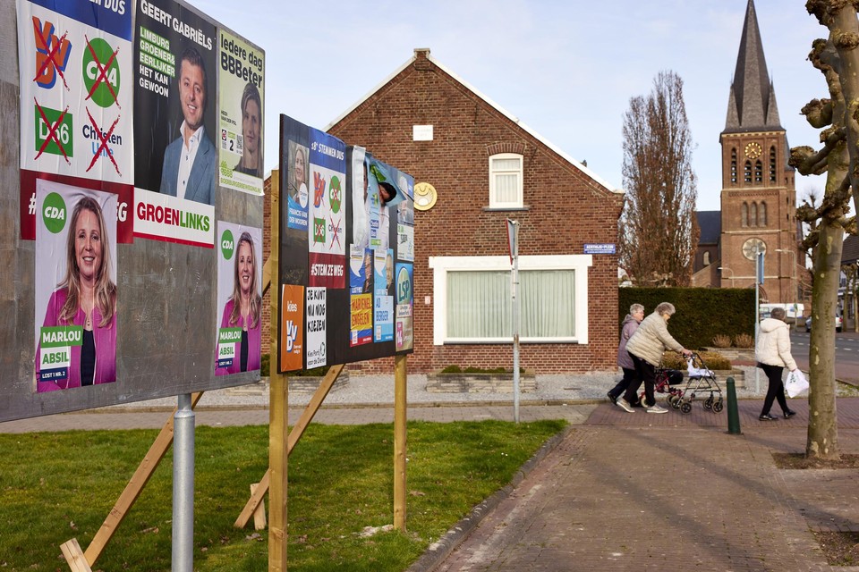 Verkiezingsborden in Ospel, gemeente Nederweert, waar BBB slechts bescheiden campagne heeft gevoerd en toch won.