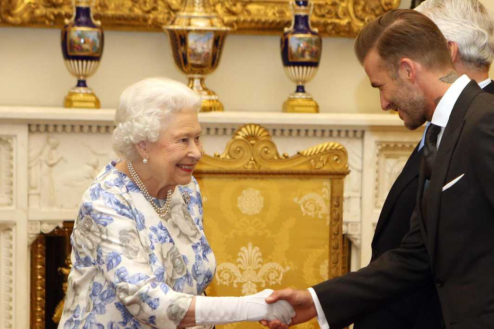 Een ontmoeting tussen koningin Elizabeth en David Beckham. 