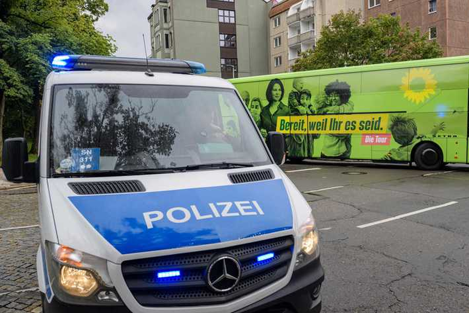 De politie deed op vele plekken invallen. Het zwaartepunt van de operatie zou in Düsseldorf en het Wuppertal hebben gelegen. 