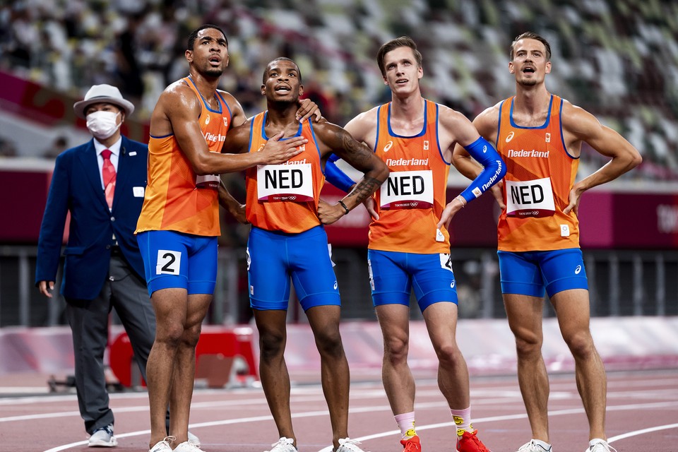 De Nederlandse 4x400 meter estafetteploeg. 